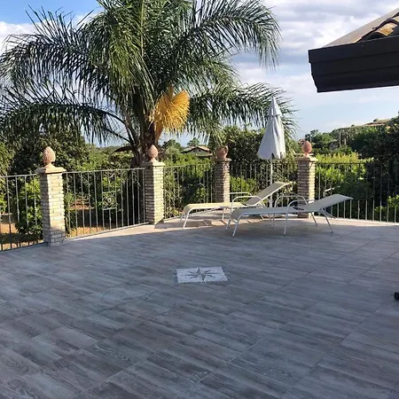 Due Palme - Vicino Giardini Naxos - *