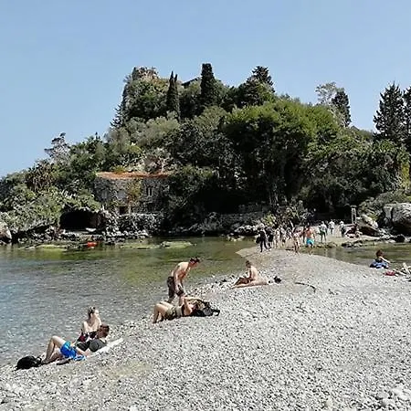 Due Palme - Vicino Giardini Naxos - Calatabiano
