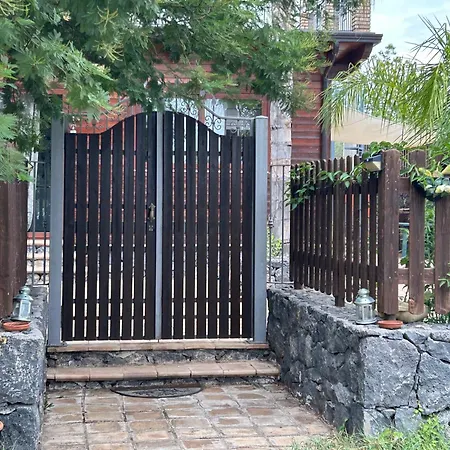 Due Palme - Vicino Giardini Naxos - *