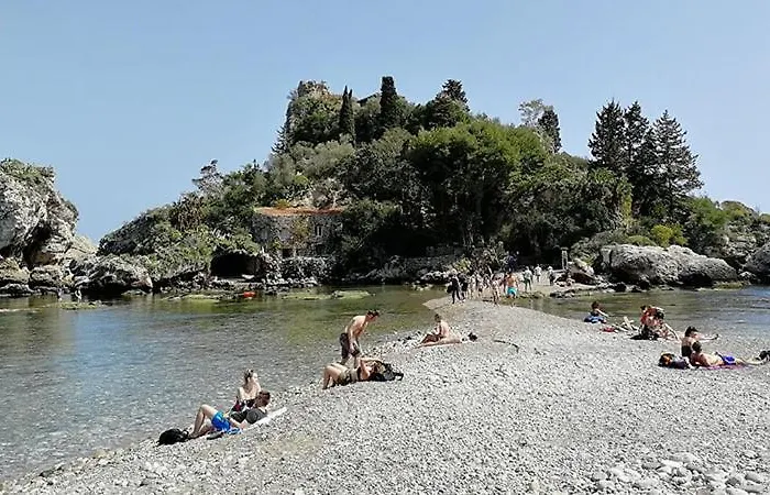 Due Palme - Vicino Giardini Naxos - Calatabiano
